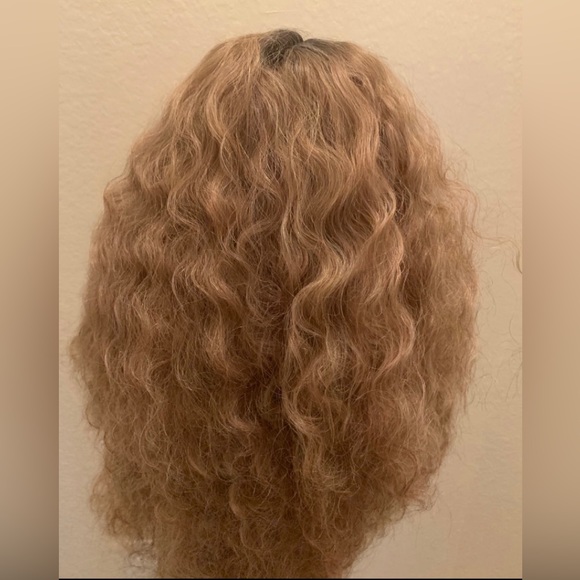 Wig - Picture 3 of 6